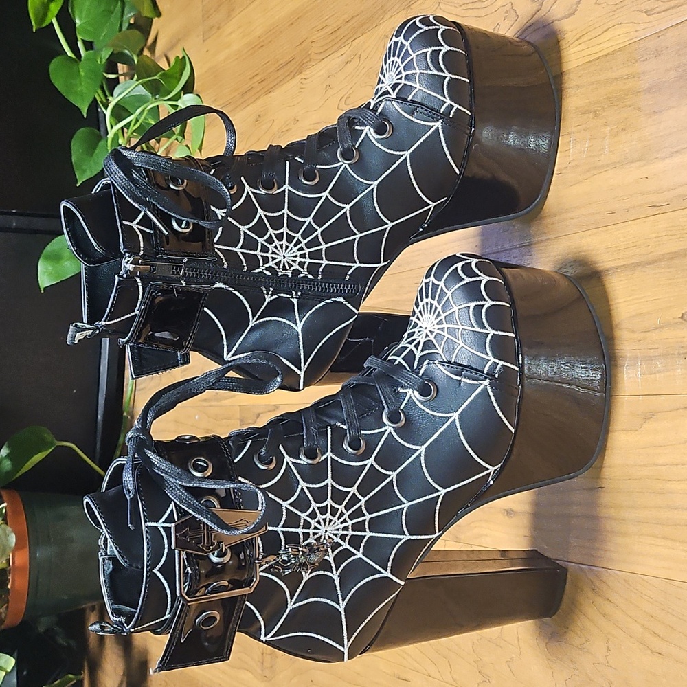 Demonia Spiderweb Torment Boots - Picture 3 of 11